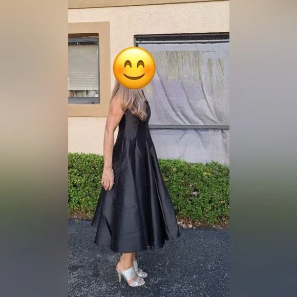 Black dress - Picture 2 of 3